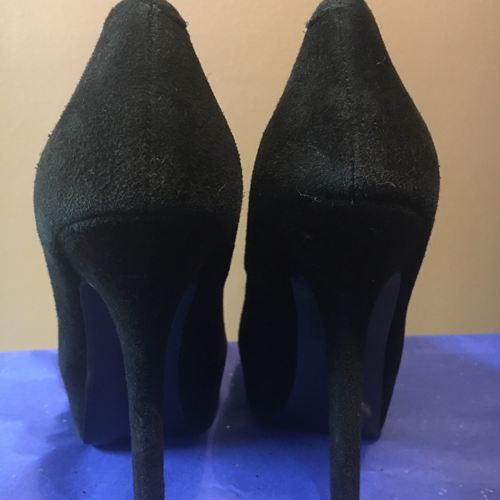 Shoes - Picture 3 of 6